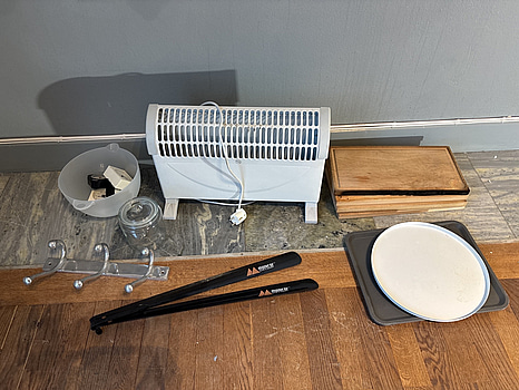 Parti med diverse hushållsprodukter