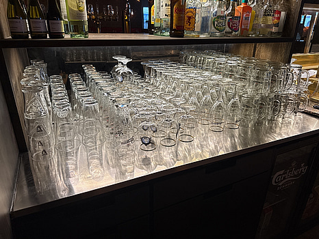 Samtliga glas i baren