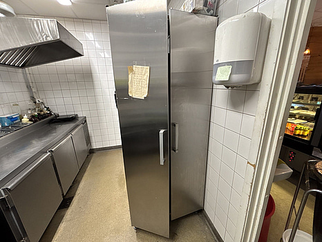 Skåp i rostfritt stål