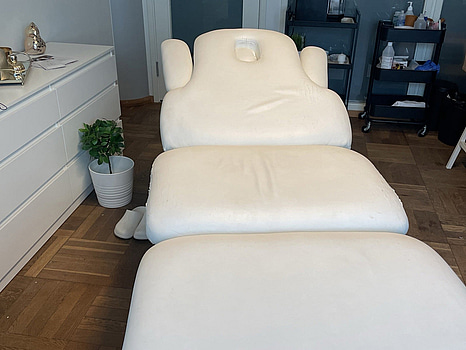 Vit behandlingsbädd/massagebädd