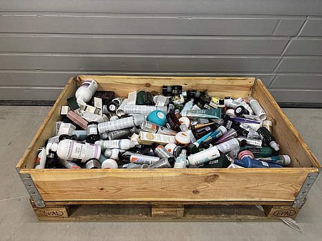 Parti med hårdvårdsprodukter blandat