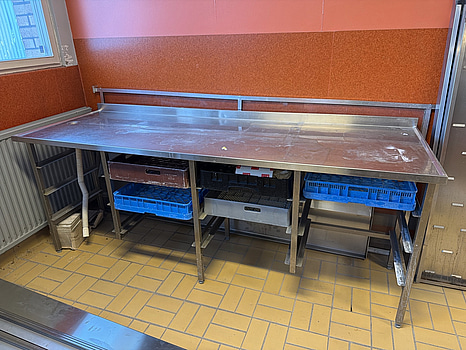 Köksbänk rostfritt stål, underhyllor, 5st glasbackar