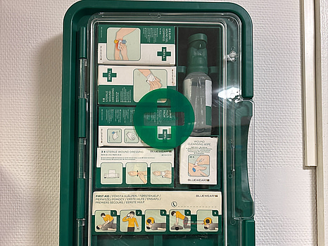 Första hjälpens-tavla, Bluewear