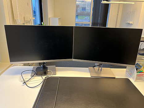 2 st skärmar 27" HP EliteDisplay E273q samt HP dockstation