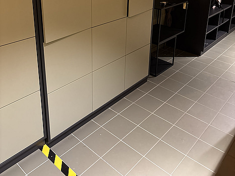 Förvaringsskåp med batteridrivna lås, EFG