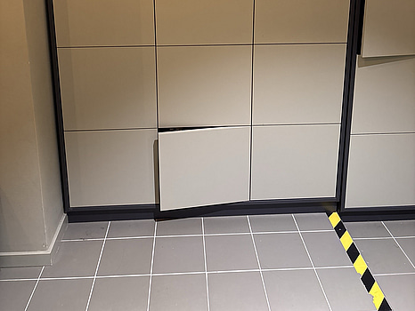 Förvaringsskåp med batteridrivna lås, EFG