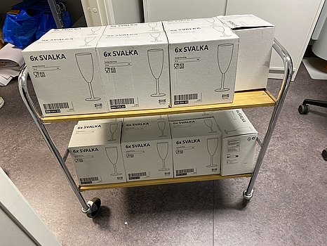Rullvagn inkl. 14 st. paket glas Ikea, Svalka