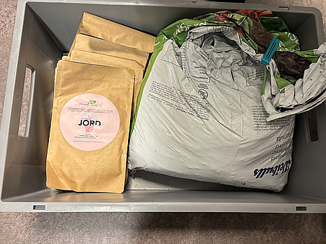 Parti med jord/växtnäring