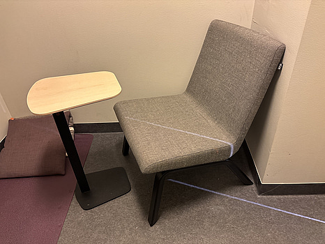 Fåtölj och bord, EFG