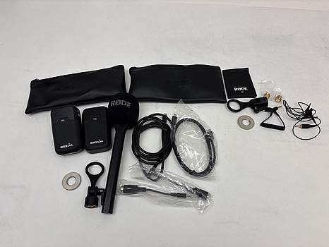 Parti med diverse mikrofonutrustning Rode