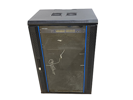 Serverrack Toten inkl. 24-port nätverksswitch