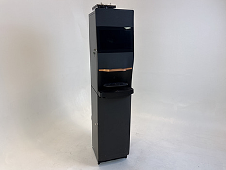 Kaffemaskin De Jong Duke Avy och skåp med sopkorg