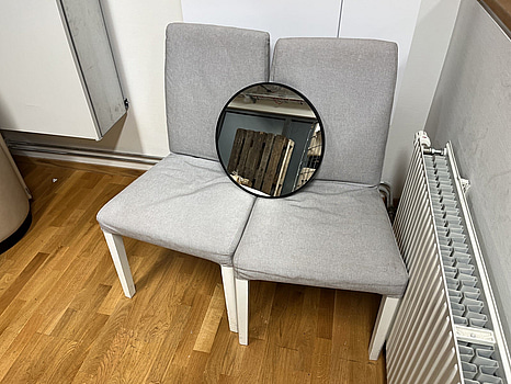 2st köksstolar, 1st spegel