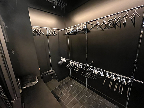 Garderob inkl. disk och dator