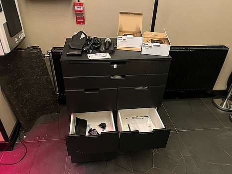 Receptionsdisk inkl. Diverse elektronik