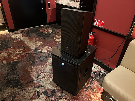 Aktiva högtalare, subbas och monitor.