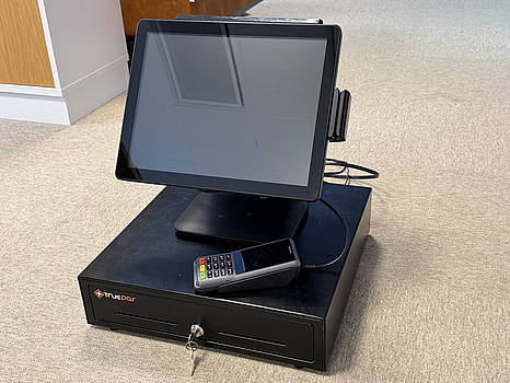 TruePOS RT6, 15 tum kassasystem med kassalåda och kortläsare