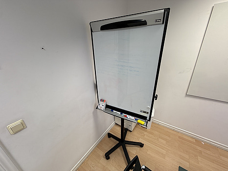 Whiteboard på stativ, med hjul