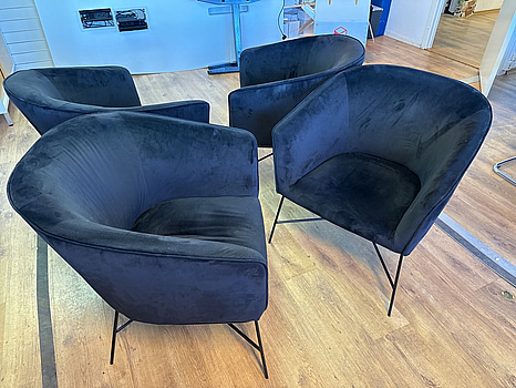 4 st sammetsfåtöljer, svarta