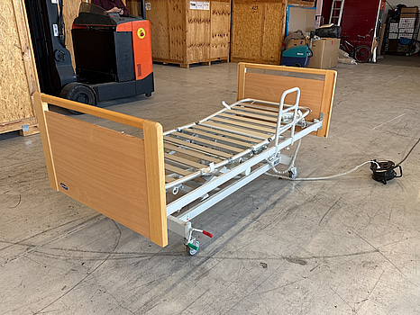 Vårdsäng, invacare SB755