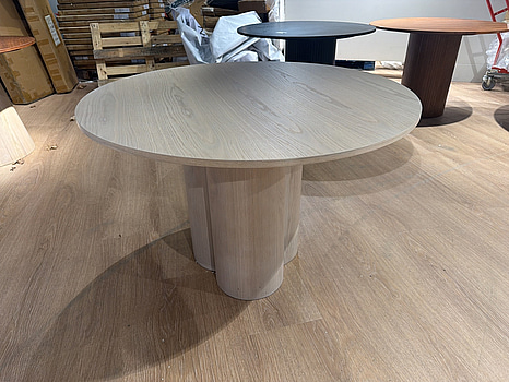 Runt matbord whitewash, Venture Home (ej monterat)