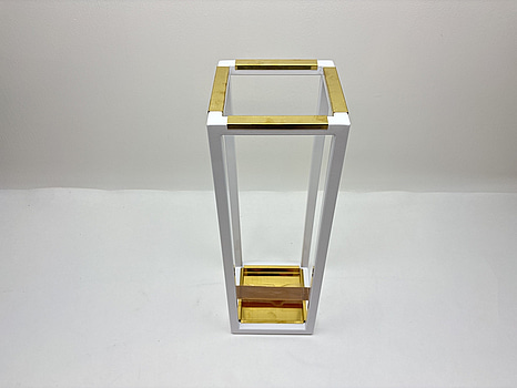 Paraplyställ vit och guld.