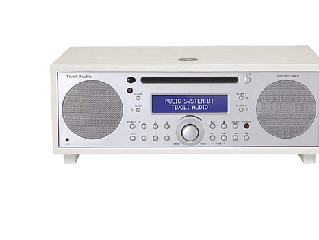 Musiksystem Tivoli Audio vit/ silver. Ord. pris inkl. moms: ca 7490 kr.