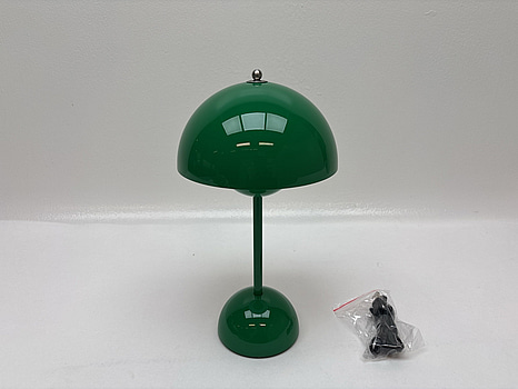 Bordslampa &Tradition Flowerpot VP9 grön. Ord. pris inkl. moms: ca 2080 kr.