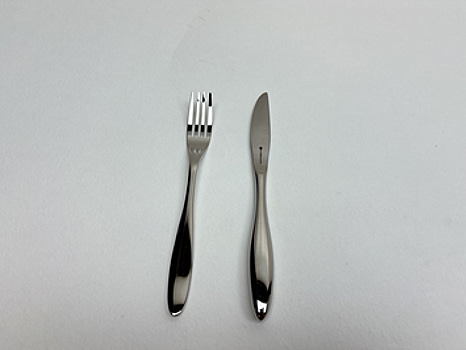 (NY) Parti med knivar och gafflar Klong Bohlin. Ord. pris inkl. moms: ca 2200 kr.