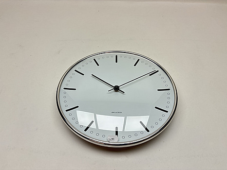 Väggklocka Arne Jacobsen City Hall 29 cm. Ord. pris inkl. moms: ca 3699 kr.