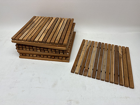 11 st. Badrummsmattor Cinas Teak 40x40 cm. Ord. pris inkl. moms: ca 125 kr.