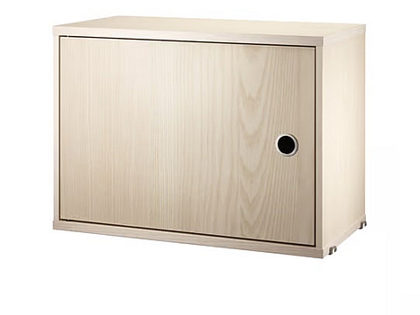 Skåp med svängdörr String, ask 58x30 cm. Ord. pris inkl. moms: ca 3949 kr.