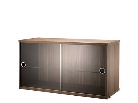 Vitrinskåp String, valnöt 78cm. Ord. pris inkl. moms: ca 4349 kr.