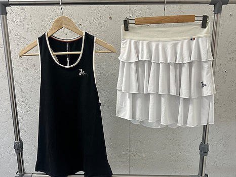 Träningslinne, stl. L, Humbleton, svart. & (NY) Tenniskjol, stl. XL, Humbleton, vit.