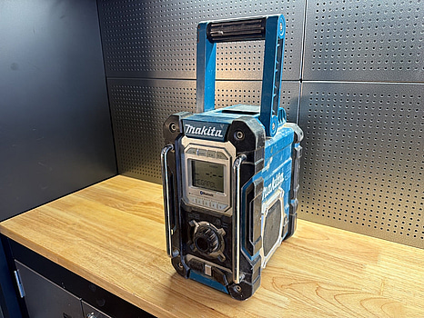 Byggradio | Makita DMR108