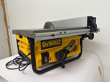 Bordsåg DeWalt DW745-QS