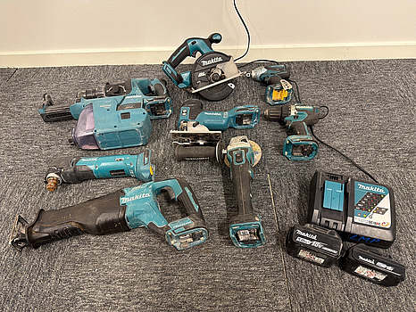 Parti verktyg Makita, ink laddare och 2 st batterier