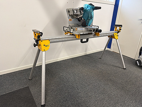 Kap- & gersåg Makita LS1019L, stativ DeWalt DE7023