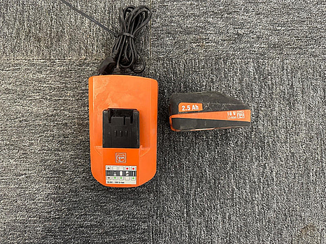 Laddare och 18V batteri Fein
