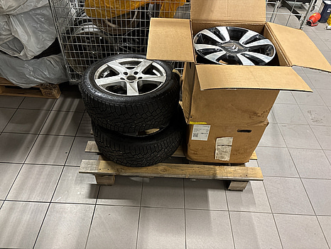 Hjul inkl. fälgar i lådor