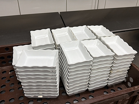 Vega rektangulära skålar, ca 65 st, vit porslin