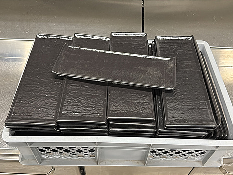 Rektangulär tallrik, ca 55 st, Keramika, 33 cm, svart