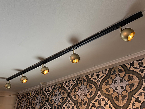 Skenbelysning, 5st spotlights med svart skena