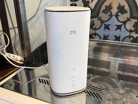 Trådlös router ZTE MC888 samt 3 st TP-Link Deco M5 AC1300 mesh Wi-Fi