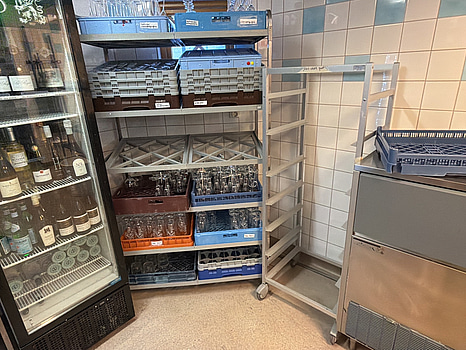 Diskbacksställ samt diskbackshylla