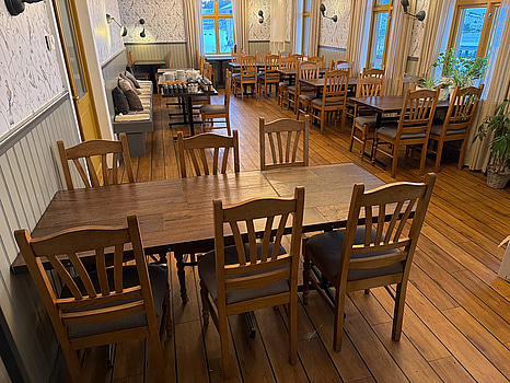 Restaurangmöbler - 14 st bord samt 42 st stolar