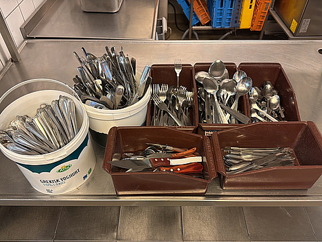 Stort sortiment bestick