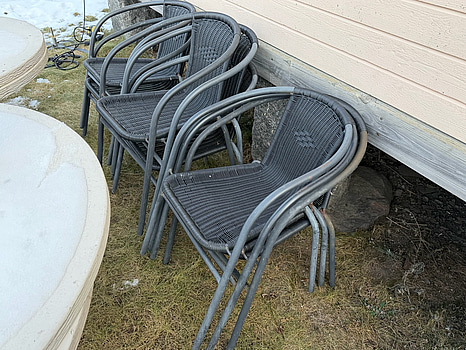 Ca 20 st stolar för utomhusbruk