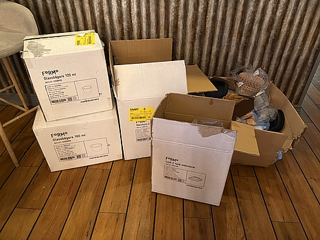 Parti med diverse engångsartiklar