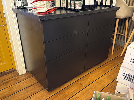 Sideboard med sex lådor